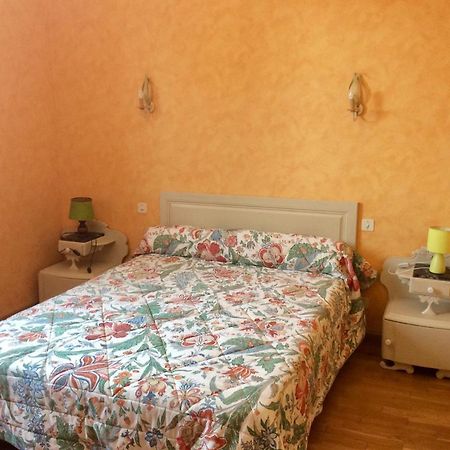 Maison Avec Veranda Proche Du Centre Ville Rignac  Eksteriør billede